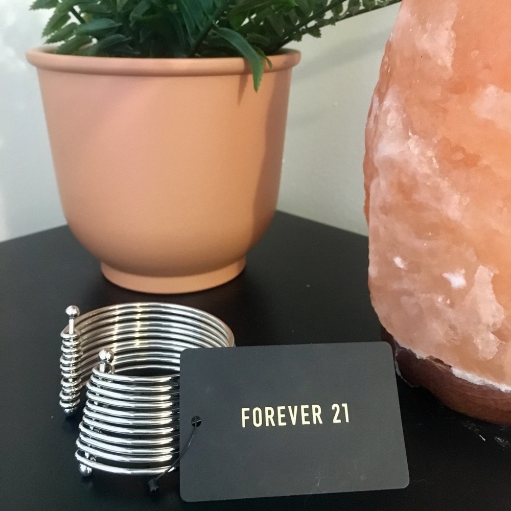 NWT Forever 21 Bangle Bracelet